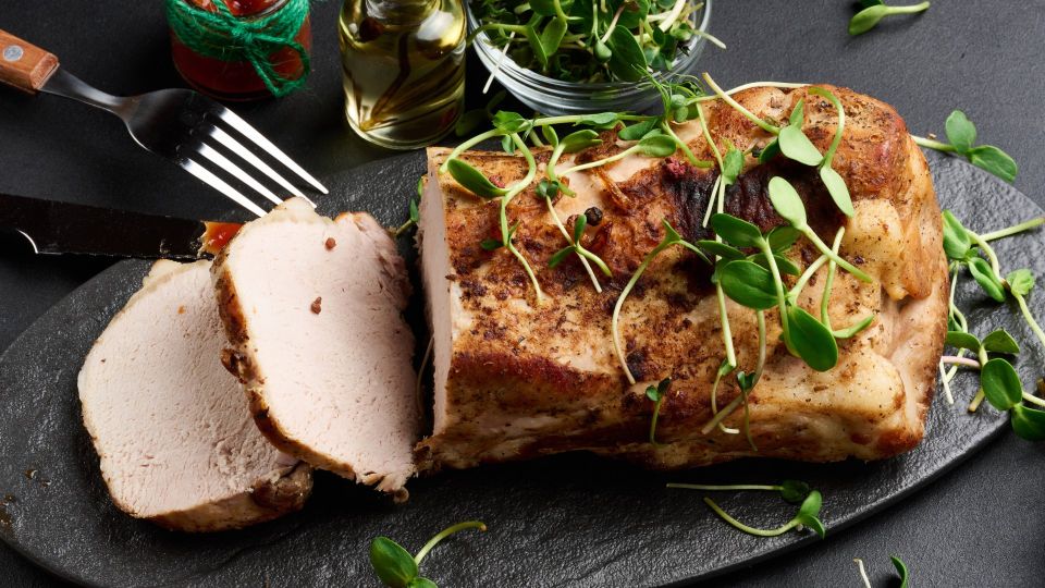 Залежавшееся в морозилке мясо будет как свежее: перед готовкой сделайте вот что