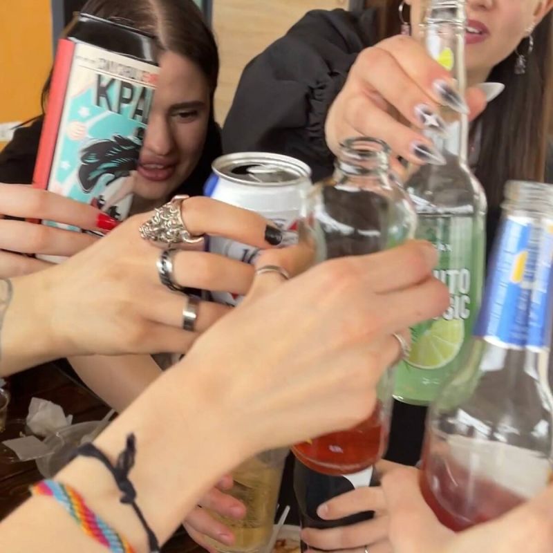 Как наслаждаться любимым алкоголем в кафе: советы и рекомендации