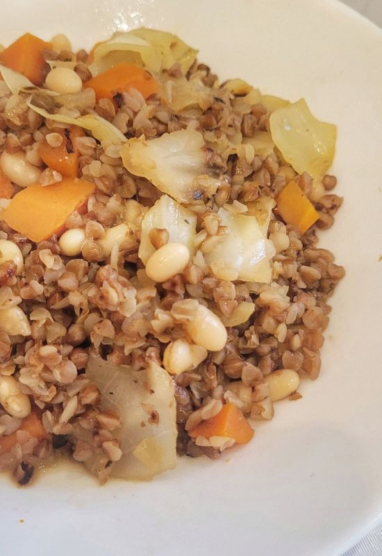 Гречка с овощами: скоморошье веселье на вашей кухне