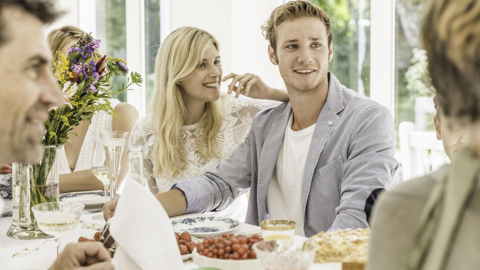 Выдает невоспитанность и нахальство: не вздумайте допустить эту оплошность в гостях