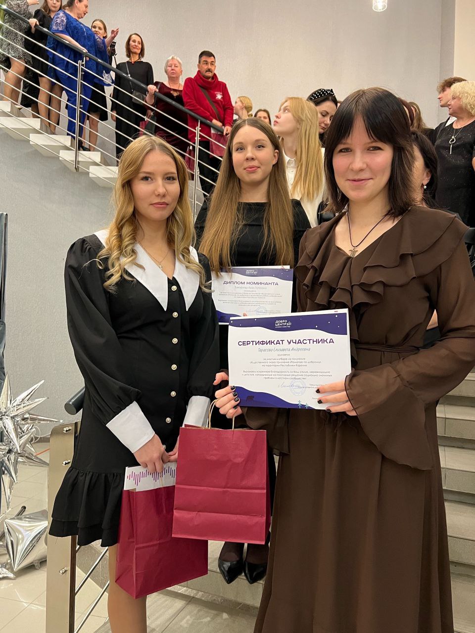 «ПОМОГАЮ ПО-ДОБРОМУ». В Национальном театре Республики Карелии подвели итоги конкурса на знак общественного признания «Помогаю по-доброму» «ПОМОГАЮ ПО-ДОБРОМУ». В Национальном театре Республики Карелии подвели итоги конкурса на знак общественного признания «Помогаю по-доброму»