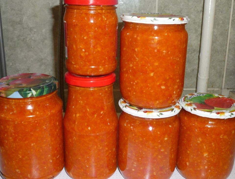 Аджика из помидоров на зиму: секреты кулинарного мастерства