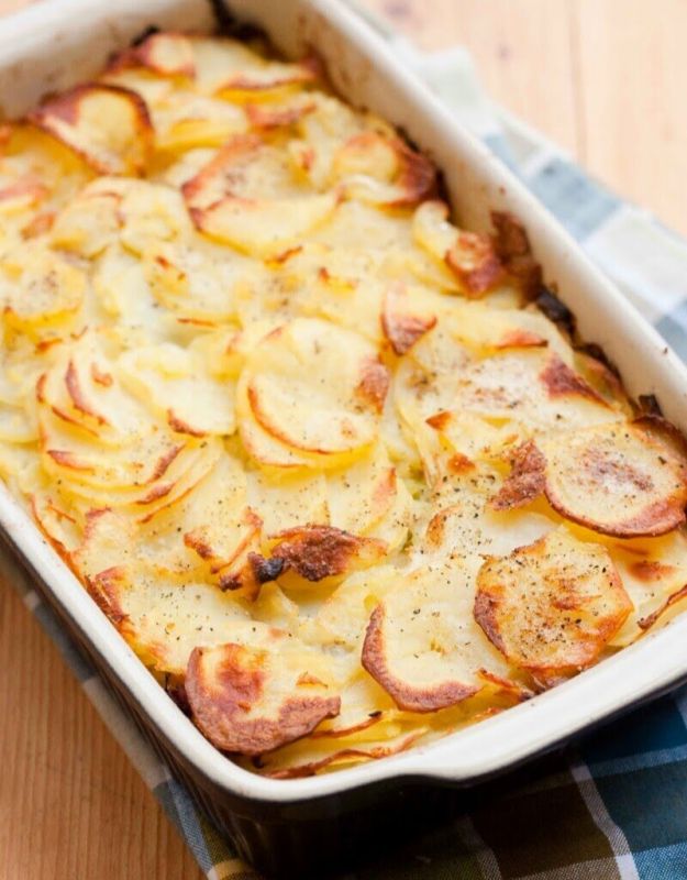 Неожиданное решение для ужина: запеканка из картофеля и сосисок за 15 минут