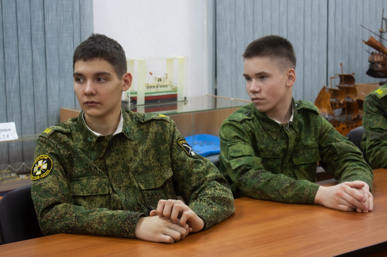 Представитель следственного управления организовала встречу кадетов с ветераном следствия и героем СВО Представитель следственного управления организовала встречу кадетов с ветераном следствия и героем СВО