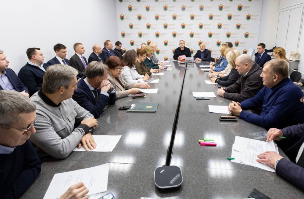 Депутаты обсудили с Артуром Парфенчиковым актуальные вопросы