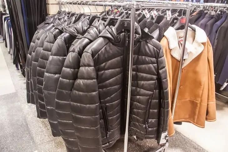 Как отчистить пятна на пуховике без стирки: основные нюансы и 4 эффективных рецепта