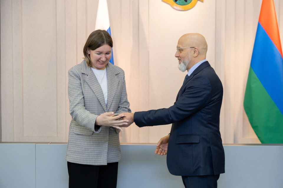 Элиссан Шандалович вручил удостоверение мировому судье