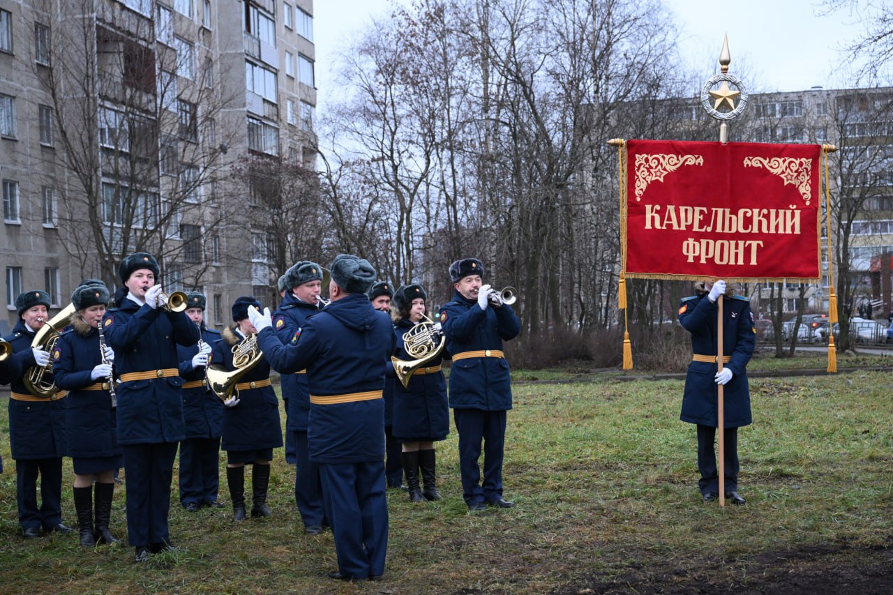 Руководитель СУ СК России по Республике Карелия принял участие в торжественной церемонии открытия памятника В.А. Фролову Руководитель СУ СК России по Республике Карелия принял участие в торжественной церемонии открытия памятника В.А. Фролову