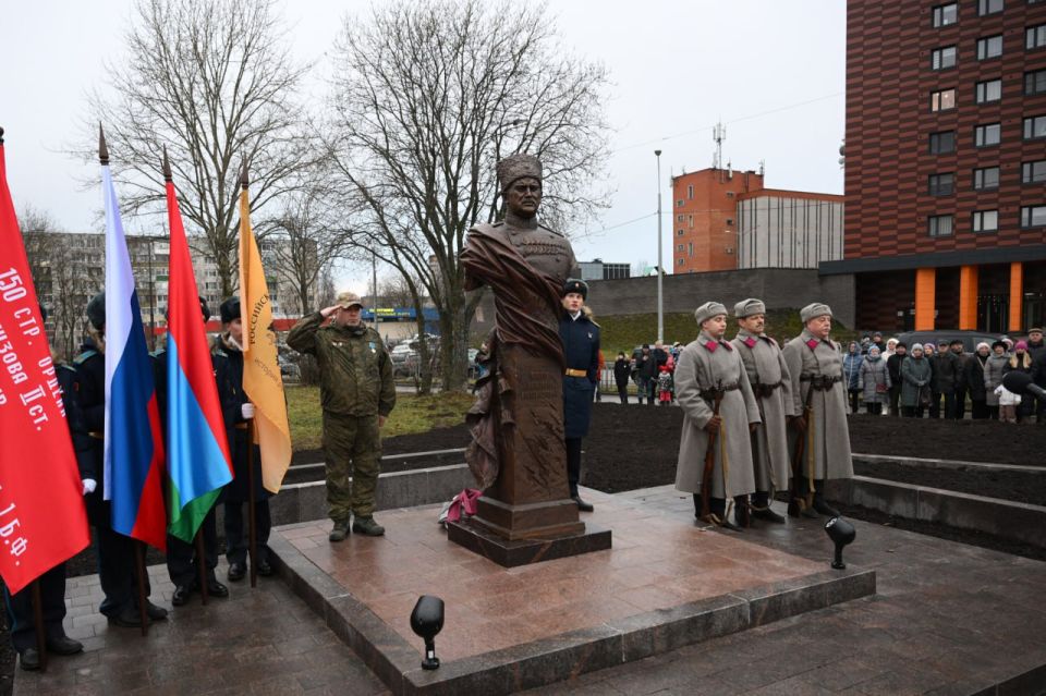 Руководитель СУ СК России по Республике Карелия принял участие в торжественной церемонии открытия памятника В.А. Фролову