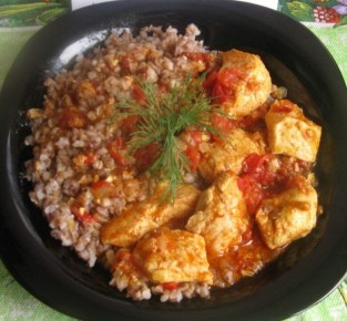 Куриные грудки в томатном соусе: просто, быстро и вкусно