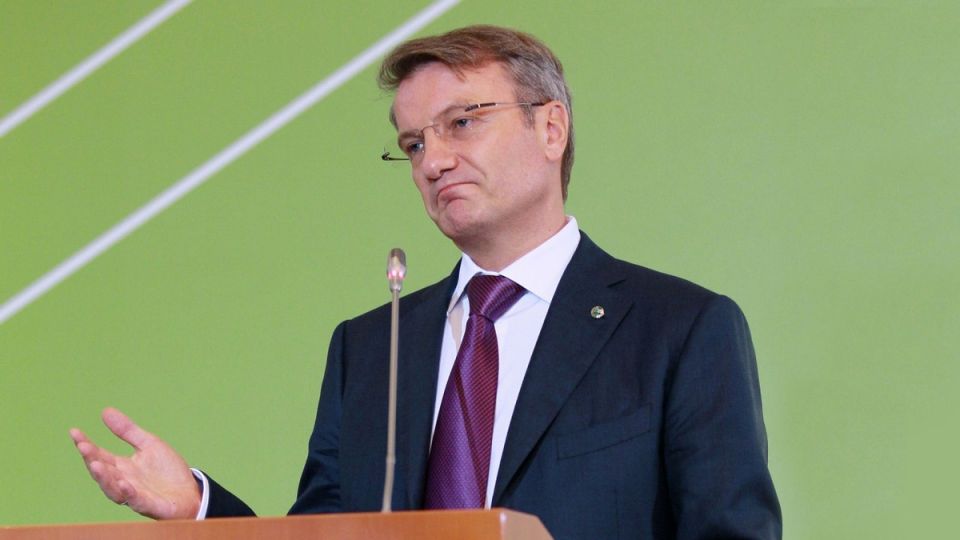 Почему россияне предпочитают держать деньги под матрасом: взгляд на отложенные сбережения