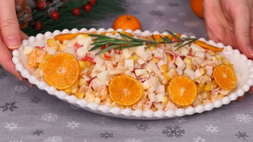 Новый взгляд на классический крабовый салат: неожиданные ингредиенты для зимнего стола