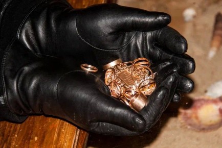 Как хранить кожаные перчатки, чтобы они не потеряли первоначальную красоту: простые советы