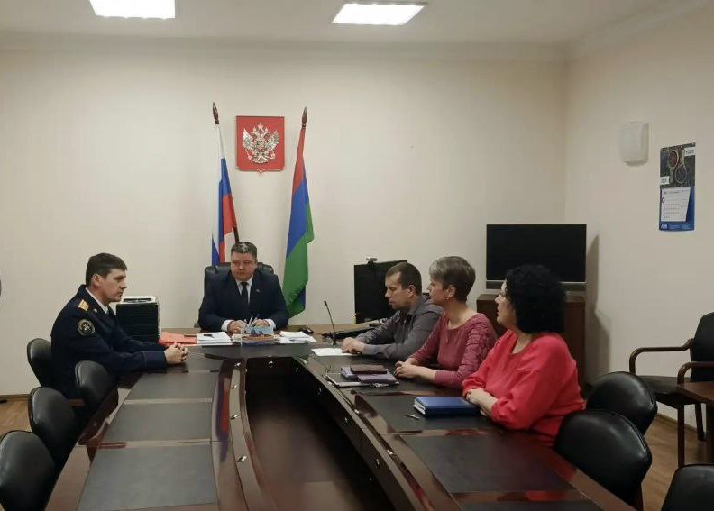 В преддверии Международного дня борьбы с коррупцией сотрудники СУ СК России по Республике Карелия провели встречи с работниками администраций муниципальных районов и округов В преддверии Международного дня борьбы с коррупцией сотрудники СУ СК России по Республике Карелия провели встречи с работниками администраций муниципальных районов и округов