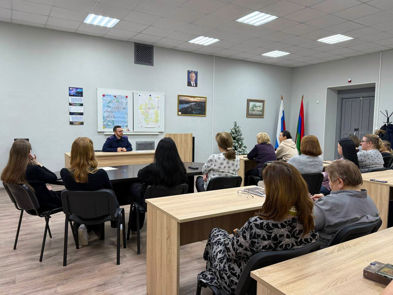 В преддверии Международного дня борьбы с коррупцией сотрудники СУ СК России по Республике Карелия провели встречи с работниками администраций муниципальных районов и округов В преддверии Международного дня борьбы с коррупцией сотрудники СУ СК России по Республике Карелия провели встречи с работниками администраций муниципальных районов и округов