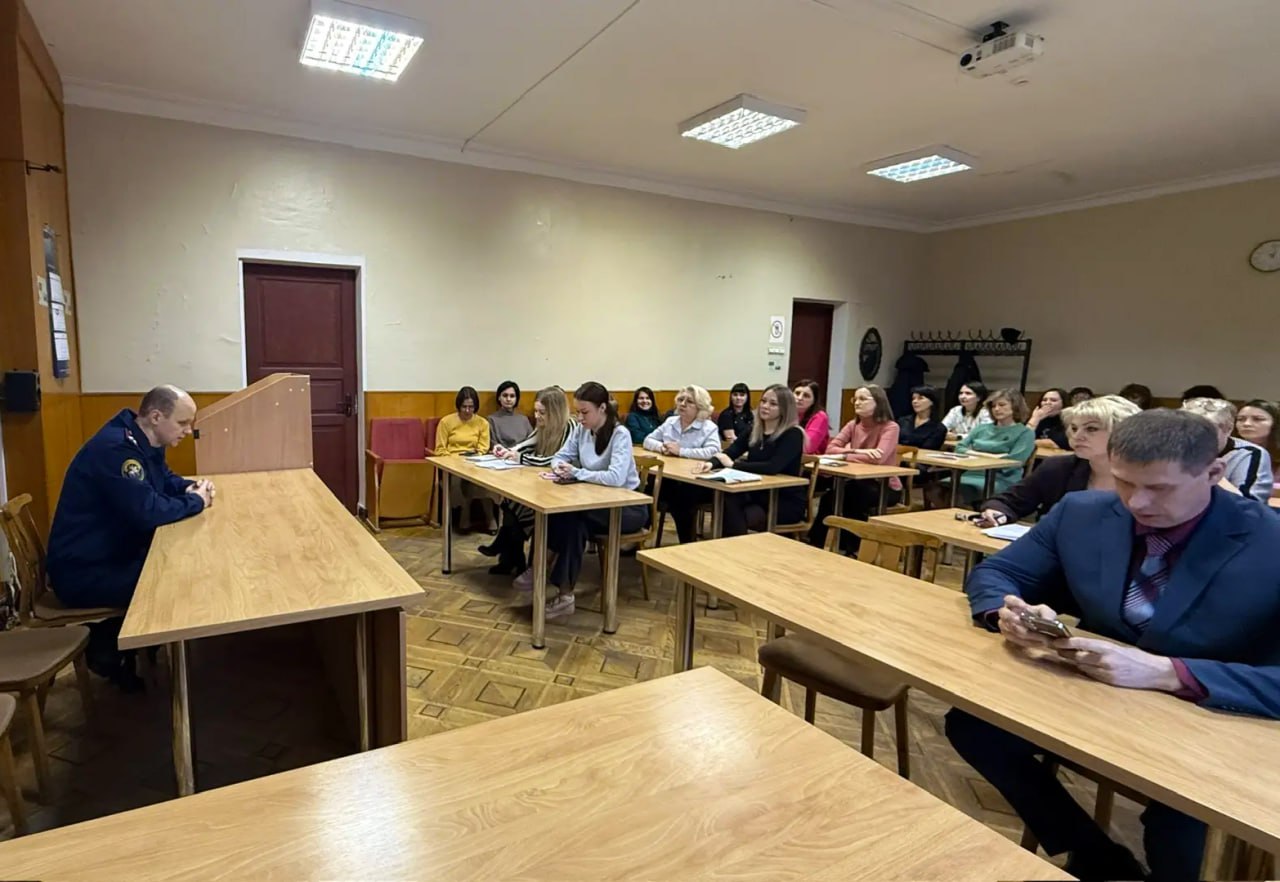 В преддверии Международного дня борьбы с коррупцией сотрудники СУ СК России по Республике Карелия провели встречи с работниками администраций муниципальных районов и округов В преддверии Международного дня борьбы с коррупцией сотрудники СУ СК России по Республике Карелия провели встречи с работниками администраций муниципальных районов и округов