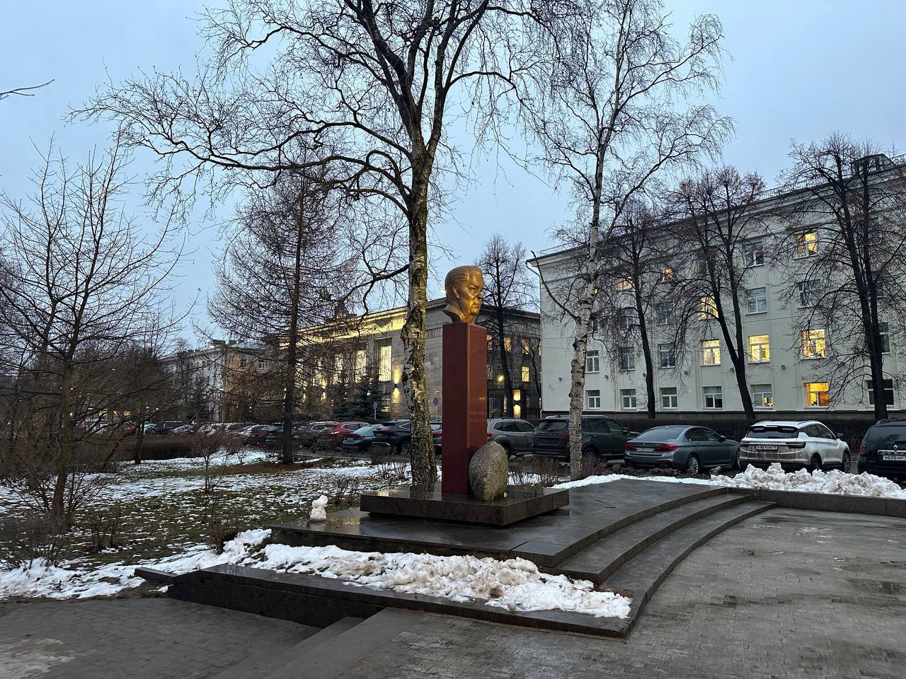 Колыхматова: Приступили к монтажу акцентной подсветки городских памятников! Колыхматова: Приступили к монтажу акцентной подсветки городских памятников!