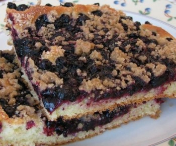 Нежный дрожжевой пирог с черникой: как создать кулинарный шедевр