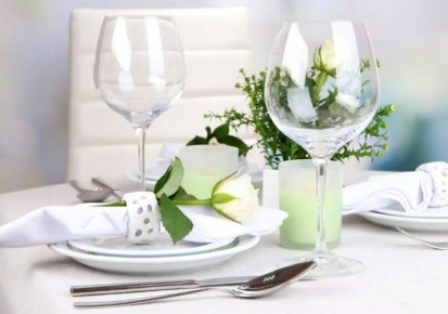 Секреты идеального блеска: как мыть стеклянные и хрустальные изделия без усилий