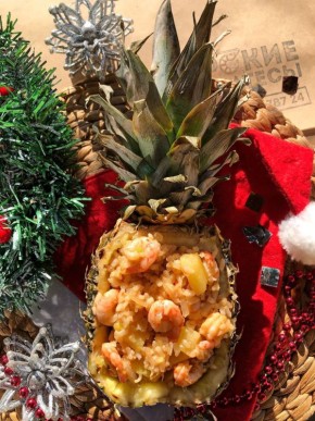 Креветки по-тайски в ананасе