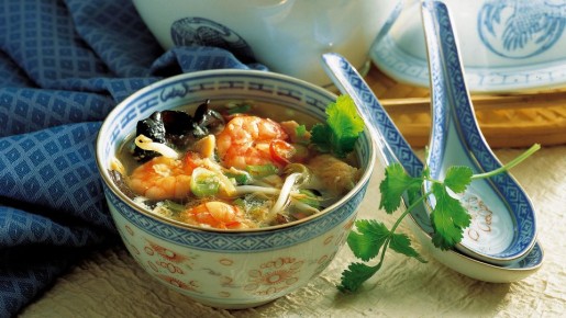 Не лимон и не уксус: зелень в супе сохранит яркий цвет с этим чудо-ингредиентом