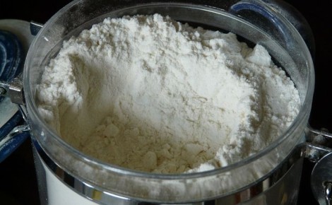 Что будет, если полениться и не просеять муку для выпечки: каждой хозяйке следует знать