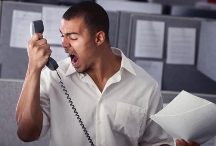 Банку, который не оставил в покое должника, назначен штраф в 100 тысяч рублей