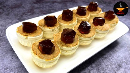 Изысканные тарталетки с паштетом и гранатовым желе: как удивить гостей в новогоднюю ночь