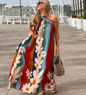 Летние тренды: яркие сарафаны для женщин после 50 с цветами природы