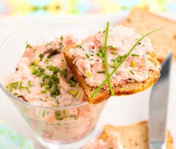 Невероятная намазка из красной рыбы: простая альтернатива закускам к празднику
