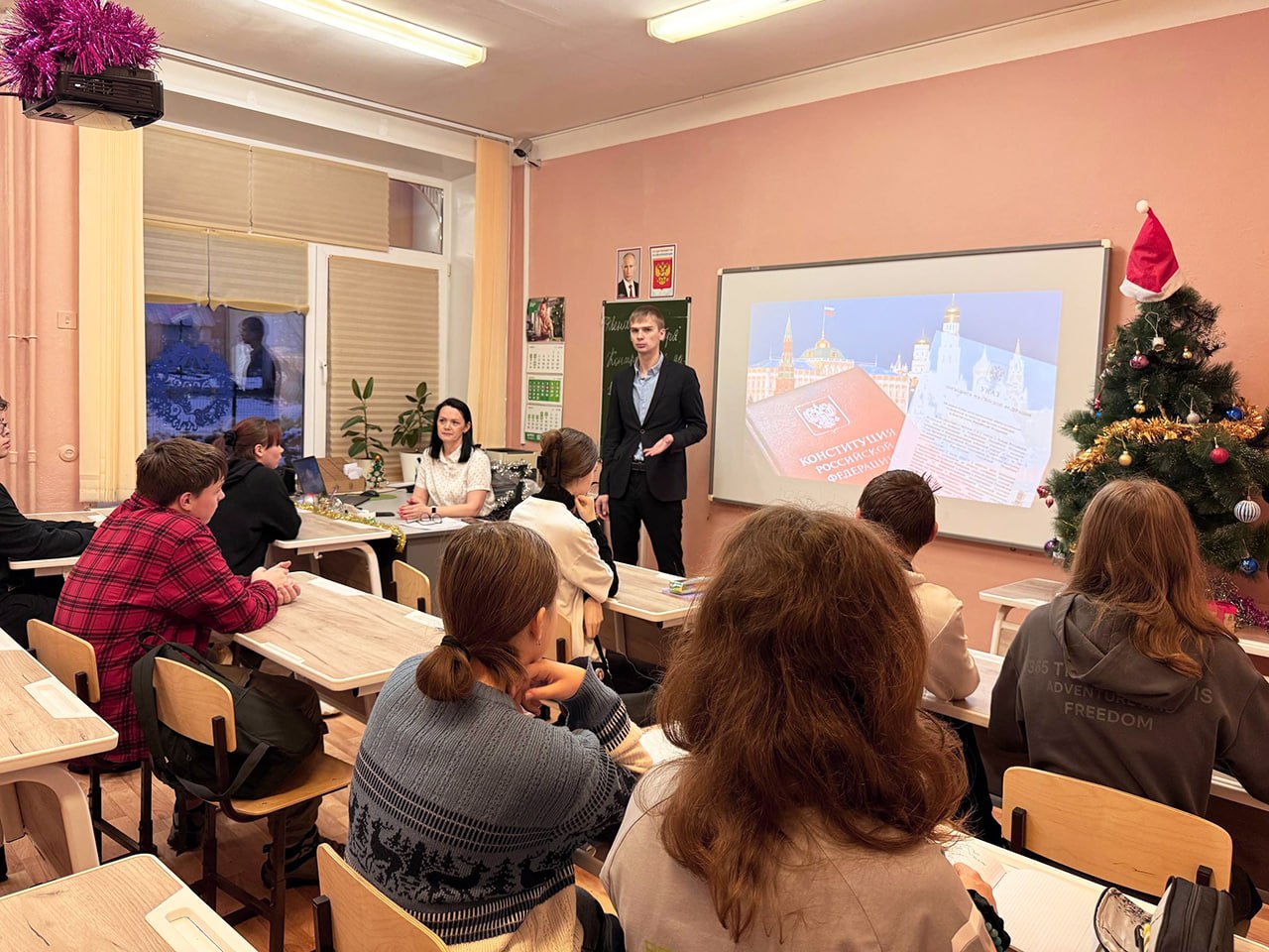 Сотрудники СУ СК России по Республике Карелия провели профориентационное занятие для старшеклассников