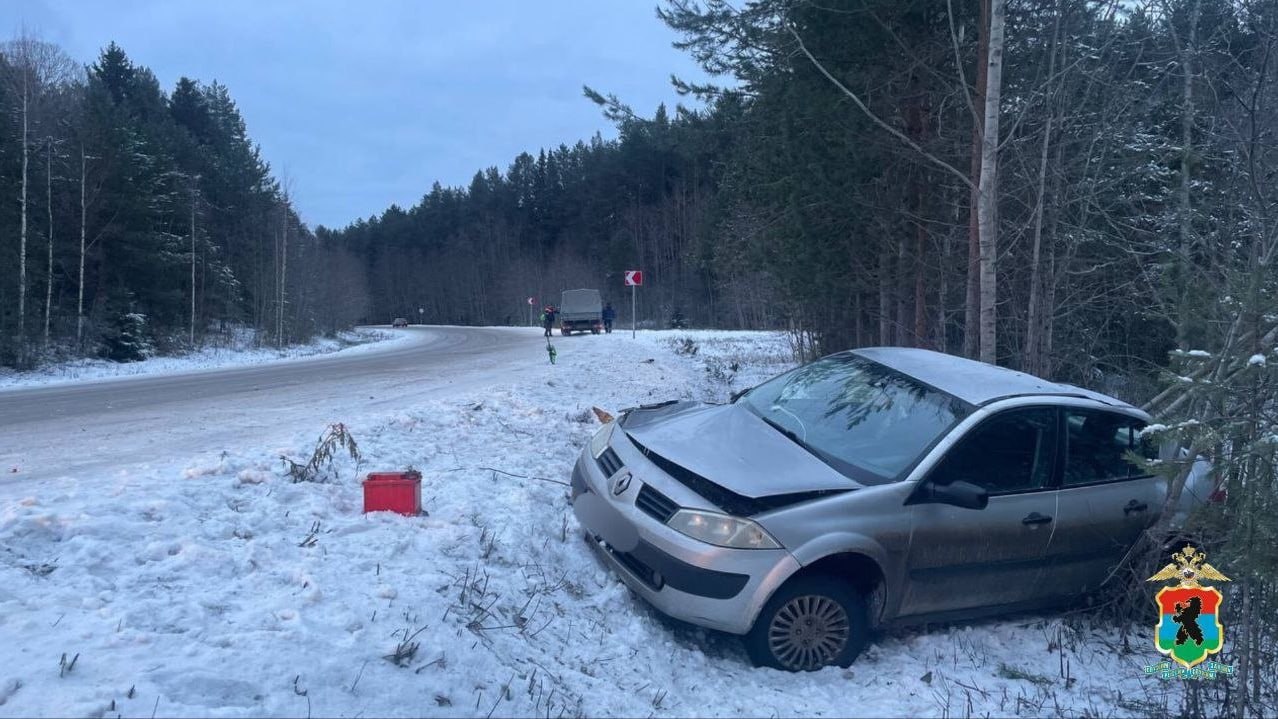 Машина с тремя детьми перевернулась на трассе в Карелии Машина с тремя детьми перевернулась на трассе в Карелии