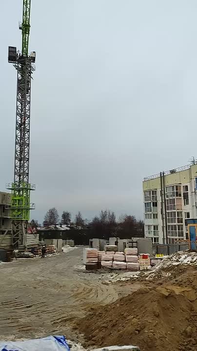 Видео с места строительства прислала наш корреспондент и ведущая Ильзина Егорова
