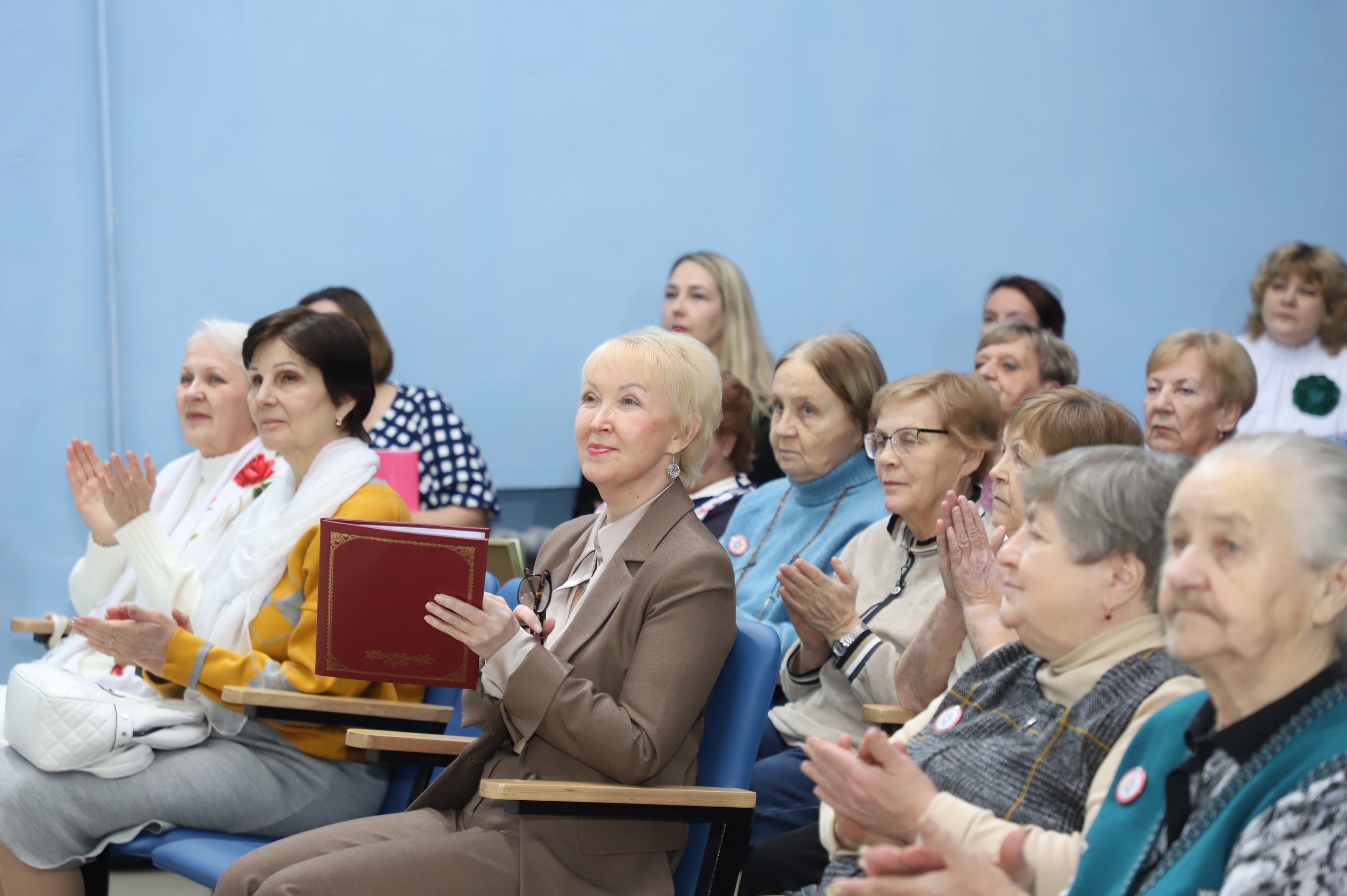 Ольга Шмаеник поздравила Ладвинский детский дом-интернат с юбилеем Ольга Шмаеник поздравила Ладвинский детский дом-интернат с юбилеем