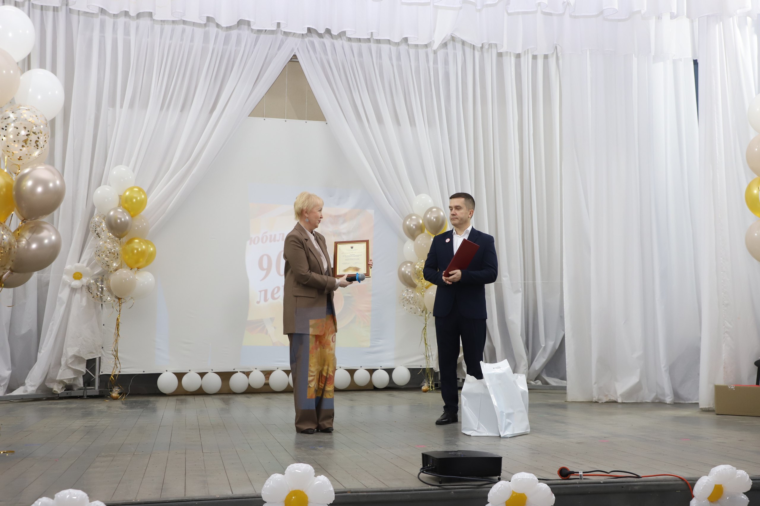 Ольга Шмаеник поздравила Ладвинский детский дом-интернат с юбилеем Ольга Шмаеник поздравила Ладвинский детский дом-интернат с юбилеем