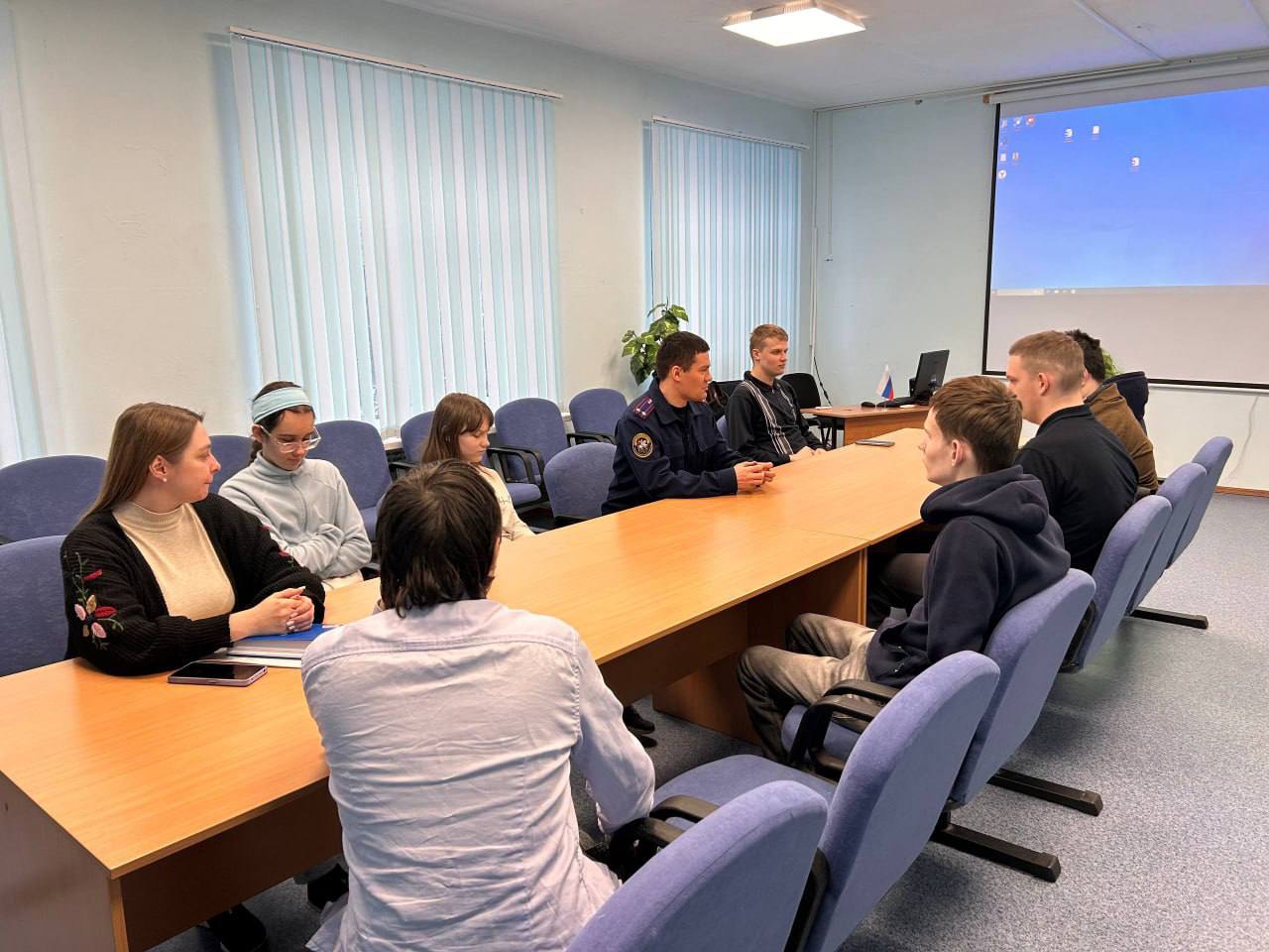 Сотрудник СУ СК России по Республике Карелия провел профориентационное занятие для школьников Сотрудник СУ СК России по Республике Карелия провел профориентационное занятие для школьников