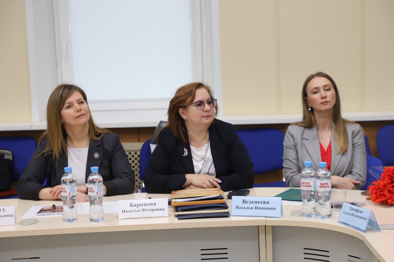 Парламентарии Карелии поздравили Госюрбюро республики с 20-летием деятельности Парламентарии Карелии поздравили Госюрбюро республики с 20-летием деятельности