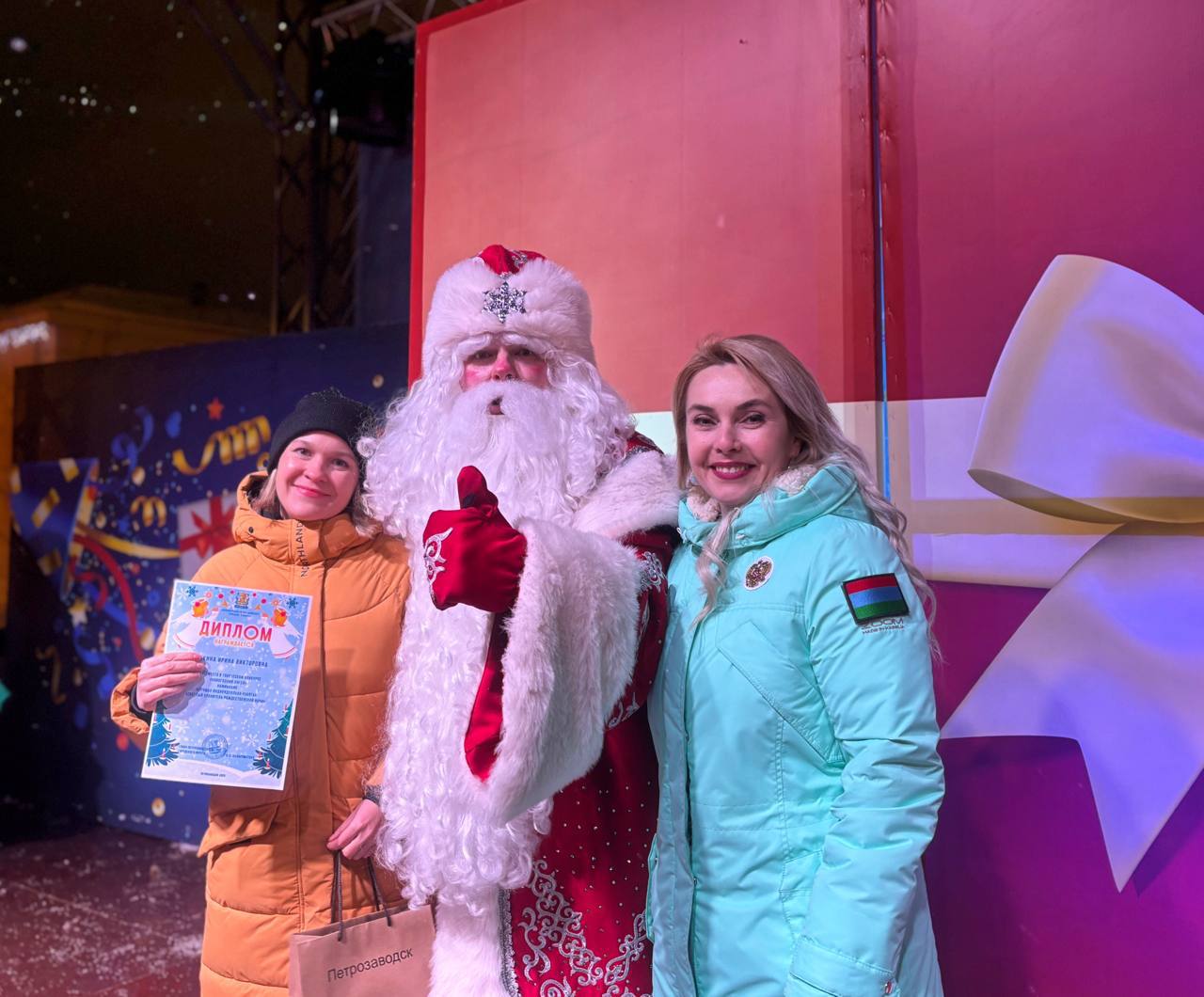 Колыхматова: Открыли новогоднюю программу «Каникулы у ёлки» в Петрозаводске! Колыхматова: Открыли новогоднюю программу «Каникулы у ёлки» в Петрозаводске!