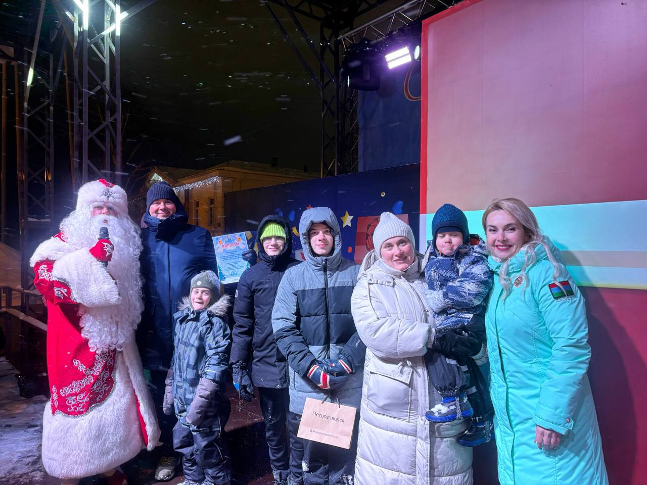 Колыхматова: Открыли новогоднюю программу «Каникулы у ёлки» в Петрозаводске! Колыхматова: Открыли новогоднюю программу «Каникулы у ёлки» в Петрозаводске!