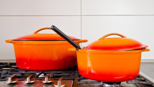 Тереть не придется: эмалированные кастрюли засияют как новые с этим средством