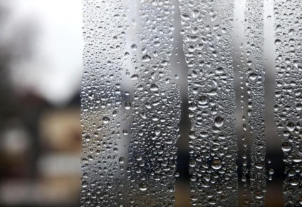 Новый способ борьбы с конденсатом на окнах: как соль решает проблему за одну ночь