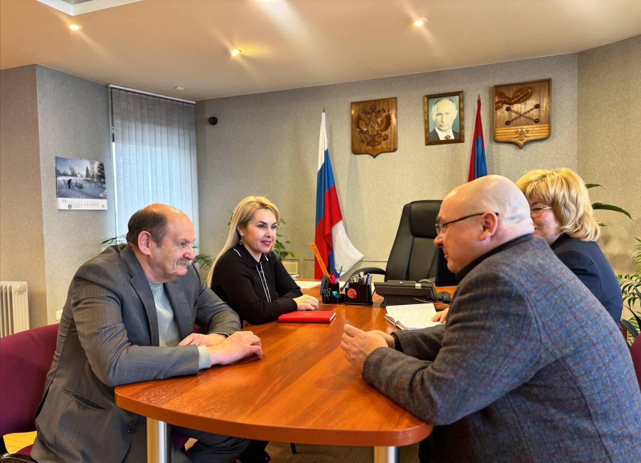 Колыхматова: Провела рабочую встречу с новым директором Онежского судостроительно-судоремонтного завода Александром Соловьевым и исполнительным директором Владимиром Майзусом