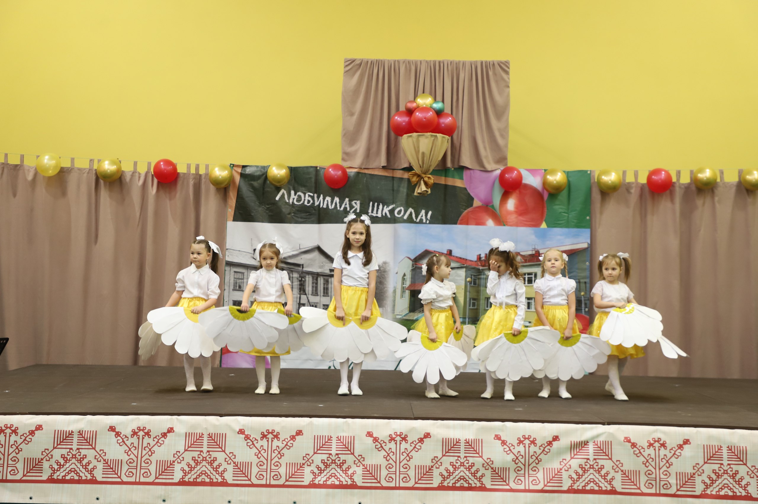 Ольга Шмаеник поздравила родную Шелтозерcкую школу с 220-летием Ольга Шмаеник поздравила родную Шелтозерcкую школу с 220-летием