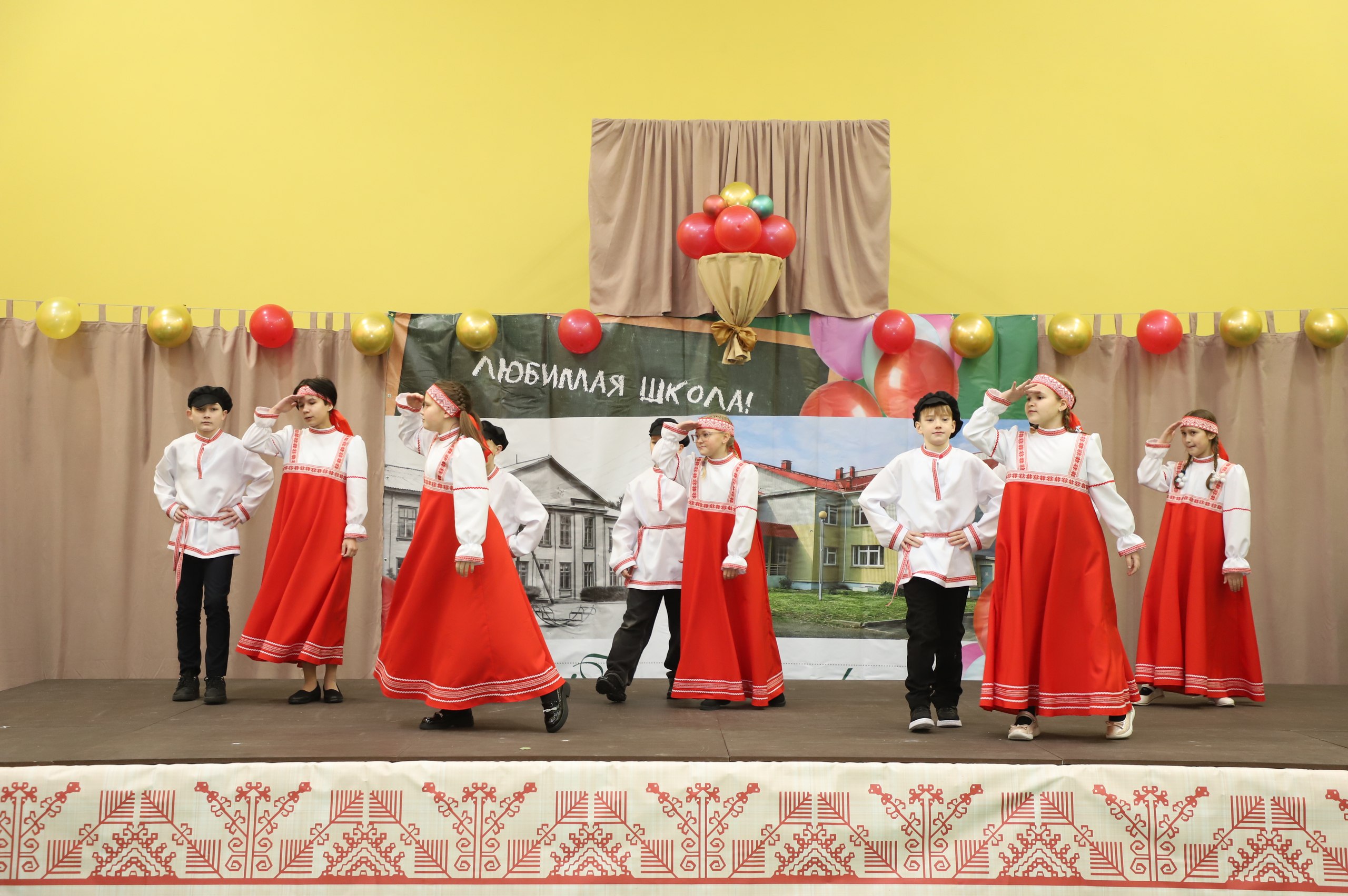 Ольга Шмаеник поздравила родную Шелтозерcкую школу с 220-летием Ольга Шмаеник поздравила родную Шелтозерcкую школу с 220-летием