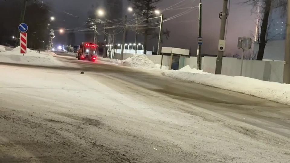 Колыхматова: Доброе утро!. Кондопожское ДРСУ продолжает круглосуточно убирать Петрозаводск от снега