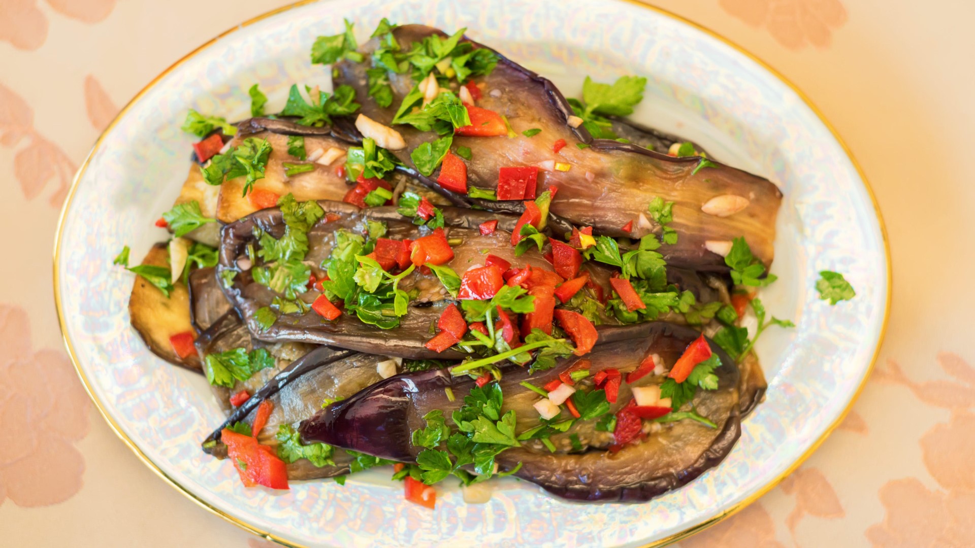 Как замариновать баклажаны всего за 20 минут: эту закуску гости первой сметут со стола