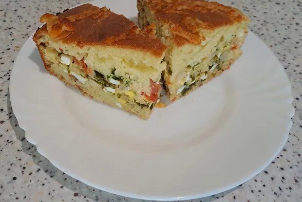 Наливной пирог на кефире: невероятный вкус с яйцом, сыром и зеленью