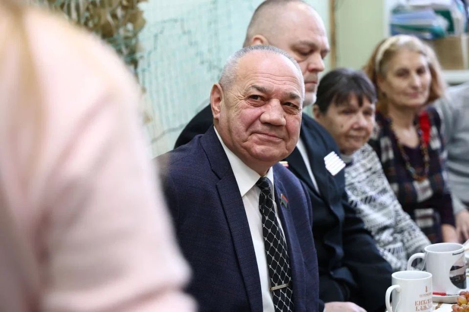 «Тепло ваших рук спасает бойцов» - Сергей Шугаев поблагодарил волонтеров за помощь фронту