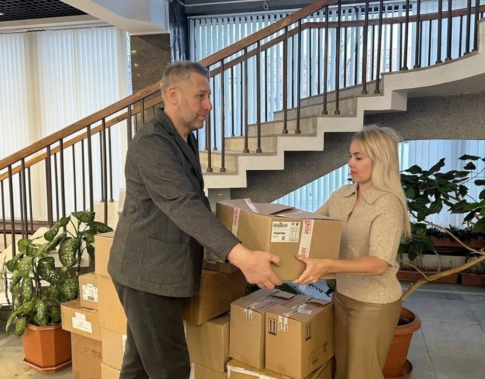 Колыхматова: Вместе с коллегами и заботливыми горожанами откликнулись на инициативу Артура Парфенчикова по отправке в зону СВО посылок к 23 февраля «Подарок Защитнику»
