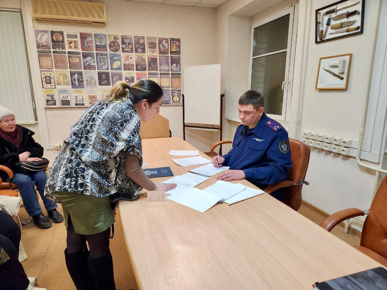 Руководитель следственного управления провел личный прием граждан в Петрозаводске Руководитель следственного управления провел личный прием граждан в Петрозаводске